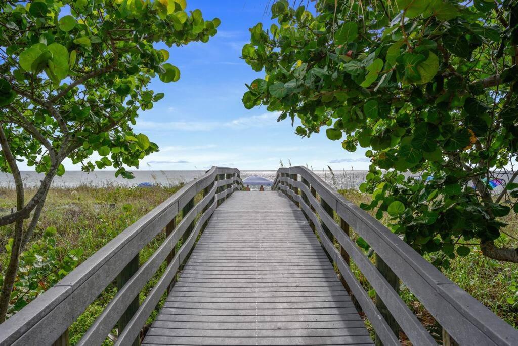 The Spanish Beach Home Only 10Mins From The Beach! Largo Zewnętrze zdjęcie